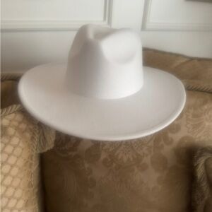 New Stylish White Wide-Brim Hat
